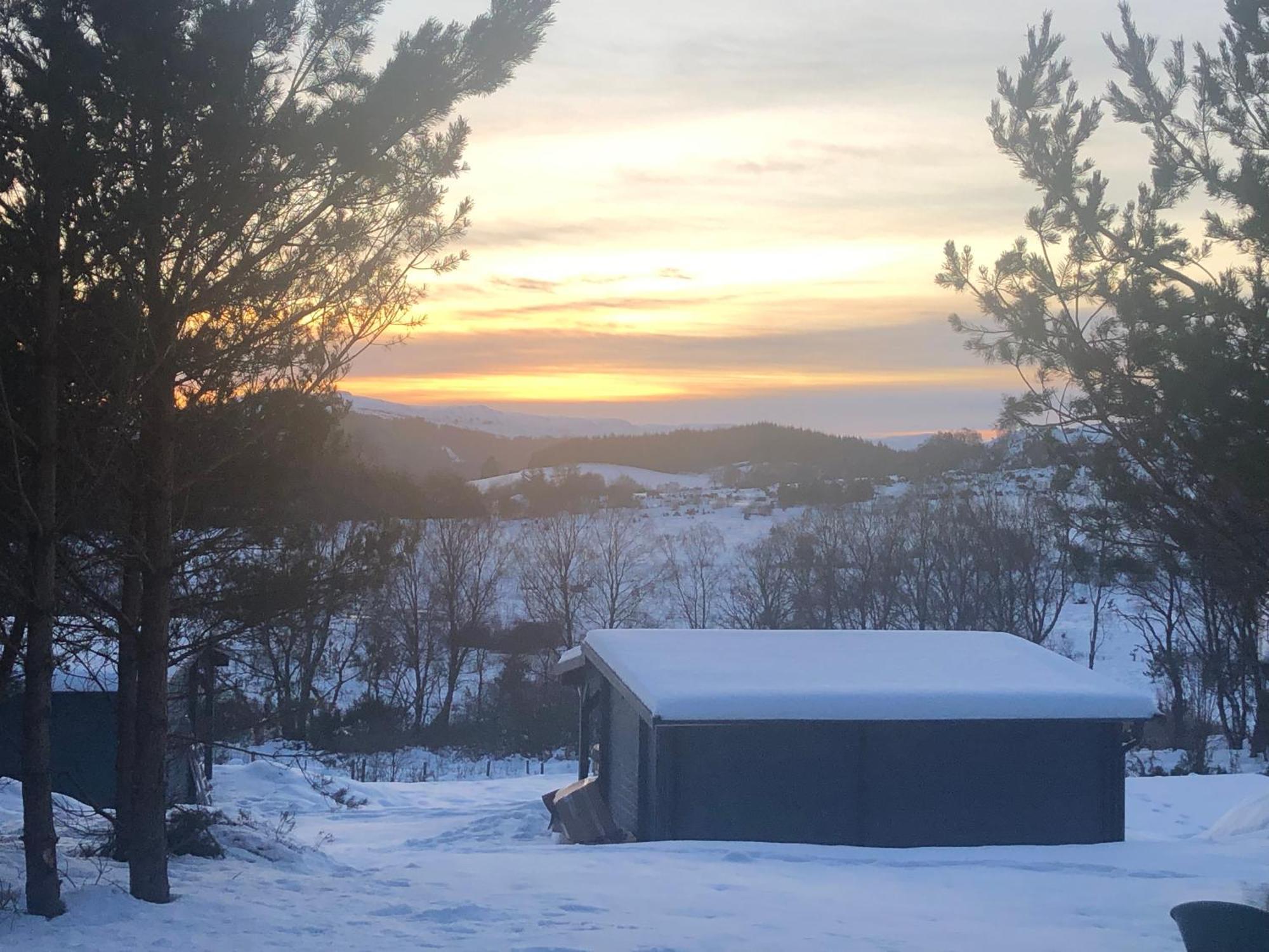 אינברנס Retreat Hot Tub Highland Cabin מראה חיצוני תמונה